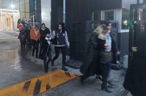 Foto - Tabelanın arkasındaki gerçek! Kurutun bu bataklığı! Masaj salonu görünümlü yerler bakın ne çıktı