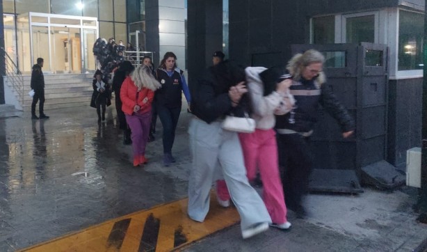 Foto - Tabelanın arkasındaki gerçek! Kurutun bu bataklığı! Masaj salonu görünümlü yerler bakın ne çıktı