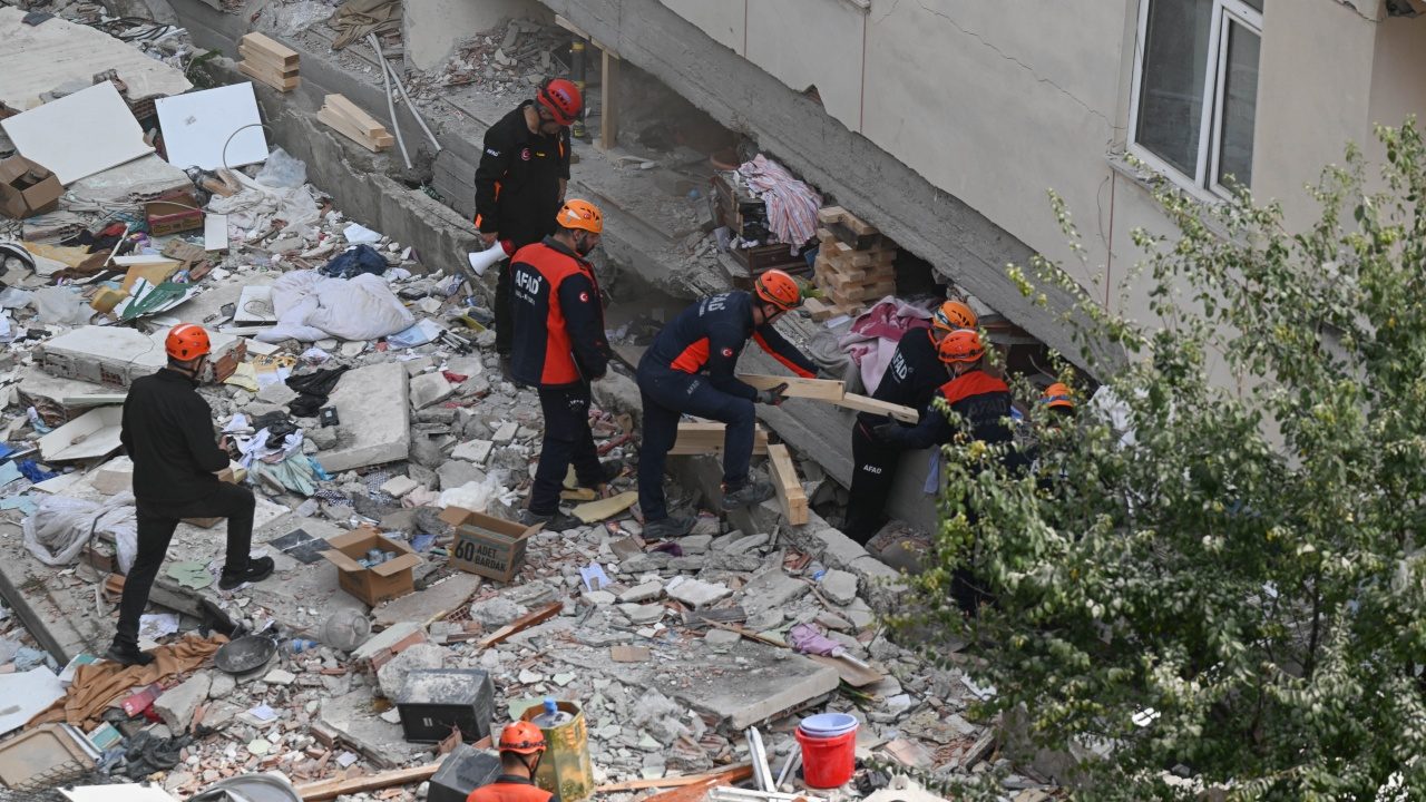 Foto - Tabut evler bir bir çöküyor: İstanbul acilen dönüşmeli