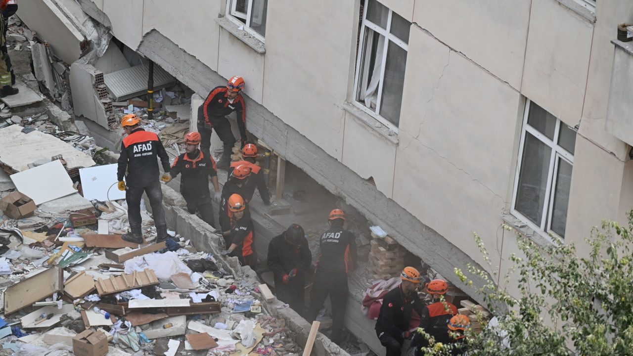 Foto - Tabut evler bir bir çöküyor: İstanbul acilen dönüşmeli