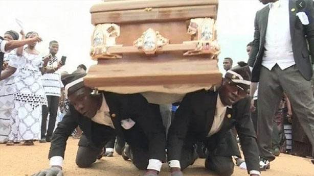 Foto - Tabutla dans eden adamlardan Türkiye'ye çağrı: Kurallara uyun yoksa...