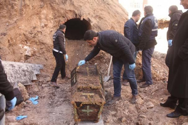 Foto - Tabutu bulunan Rus askerin cesedi bozulmadı, çünkü...