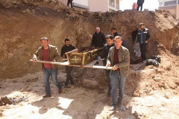 Foto - Tabutu bulunan Rus askerin cesedi bozulmadı, çünkü...