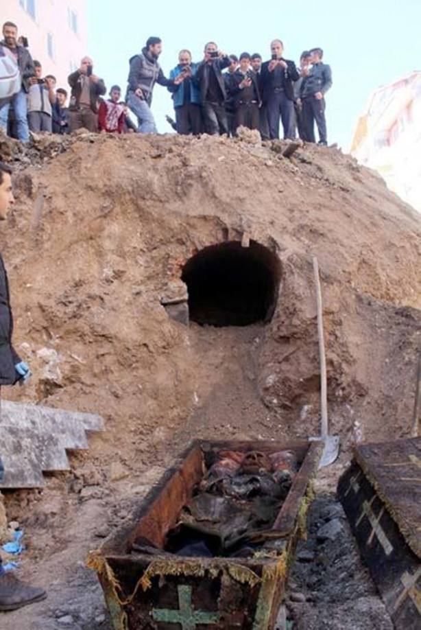 Foto - Tabutu bulunan Rus askerin cesedi bozulmadı, çünkü...