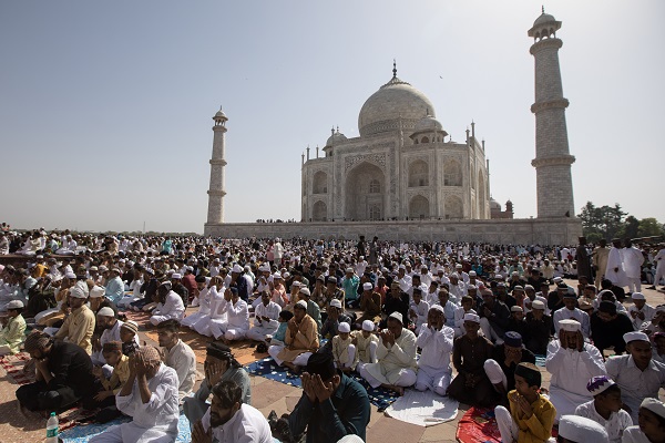 Foto - Tac Mahal’de bayram namazı