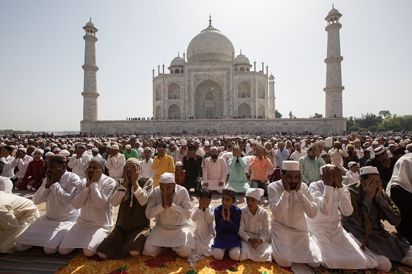 Foto - Tac Mahal’de bayram namazı