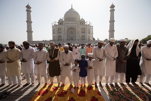Foto - Tac Mahal’de bayram namazı