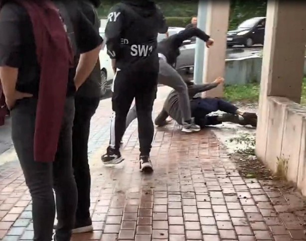 Foto - 'Taciz' iddiası! Tekme tokat dövdüler