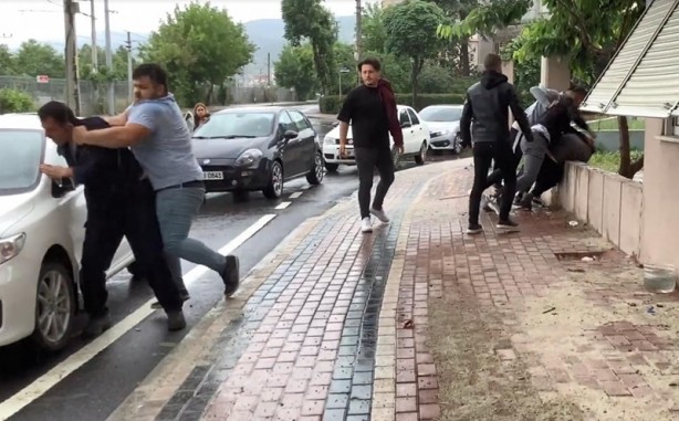'Taciz' iddiası! Tekme tokat dövdüler