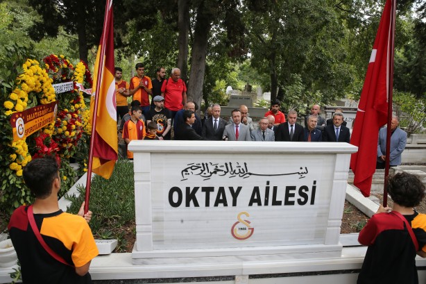 Foto - "Taçsız Kral" lakaplı Metin Oktay kabri başında anıldı