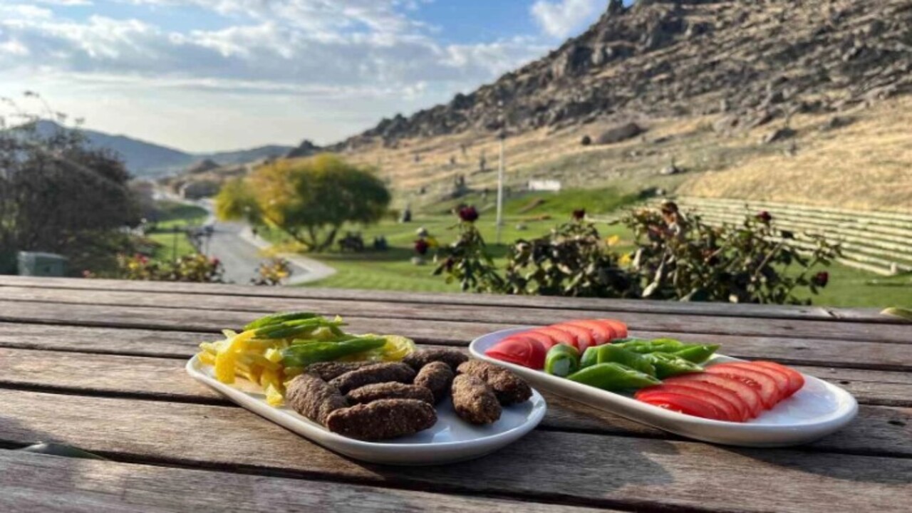 Foto - Tadı diğerlerinden çok farklı! 39 yıllık köfteci pişirme yöntemini açıkladı