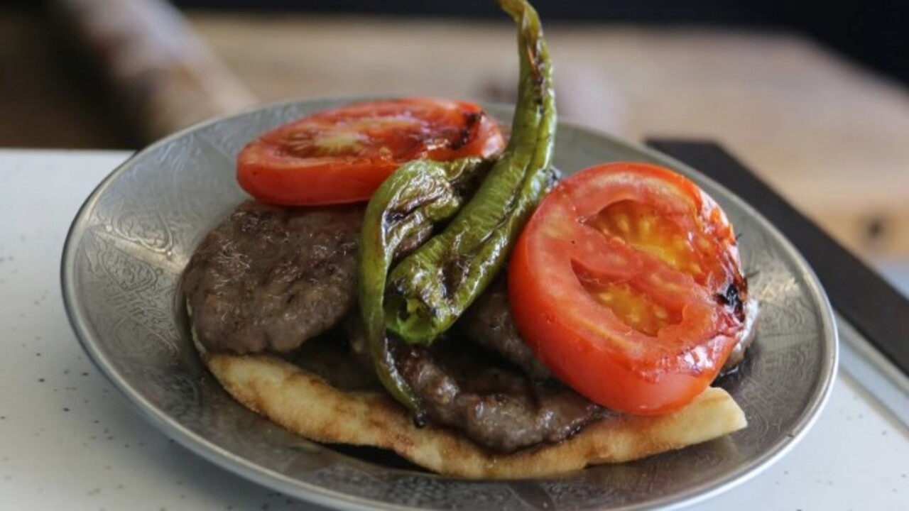 Foto - Tadı diğerlerinden çok farklı! 39 yıllık köfteci pişirme yöntemini açıkladı