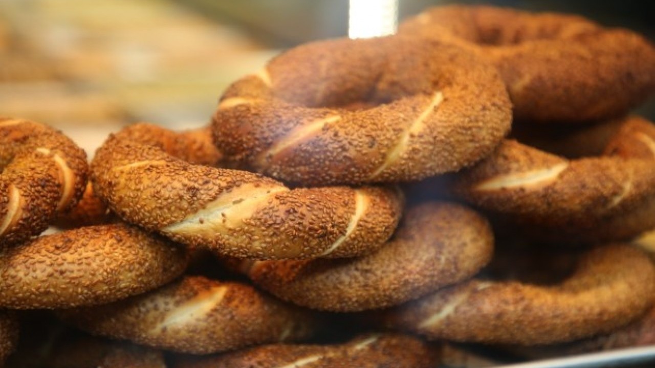 Tadına bakan bir daha unutamayacak! İşte ev yapımı çıtır simit tarifi