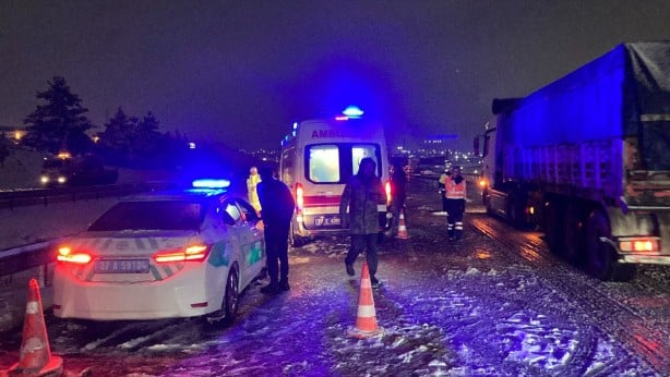 TAG Otoyolu'nda 7 araç birbirine girdi