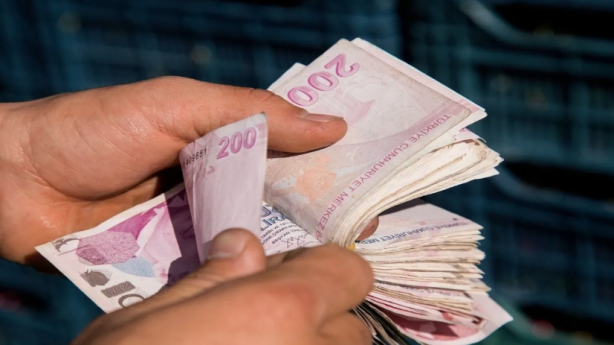 Tahminleri hep çıkan isim yeni asgari ücreti Türkiye'ye duyurdu! Eğer yapılırsa tarihi bir zam olacak