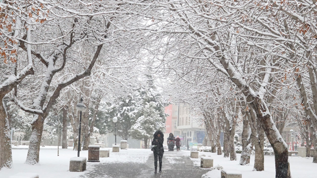 Foto - Tahminlerinde hiç yanılmayan isim uyardı: Kar yağışı fena geliyor! O gün okulları tatil edin