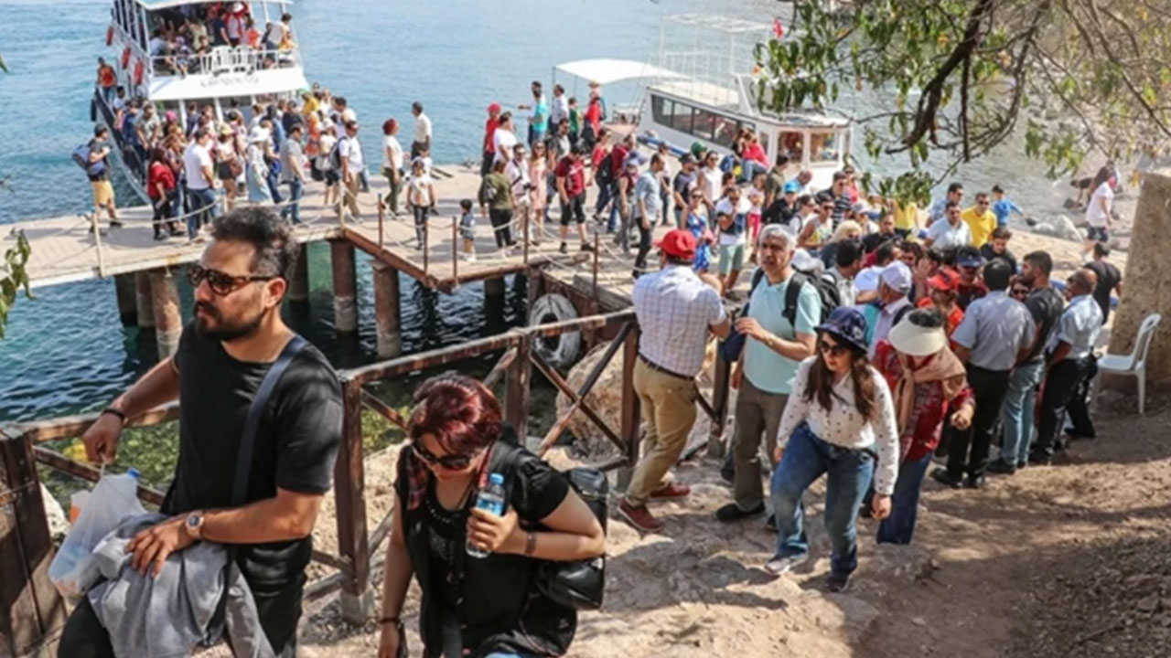 Foto - Tahran yönetiminin Türkiye düşmanlığı sürerken İranlılar o ilimize kafayı taktı! Yüzbinlerce dolar bıraktılar