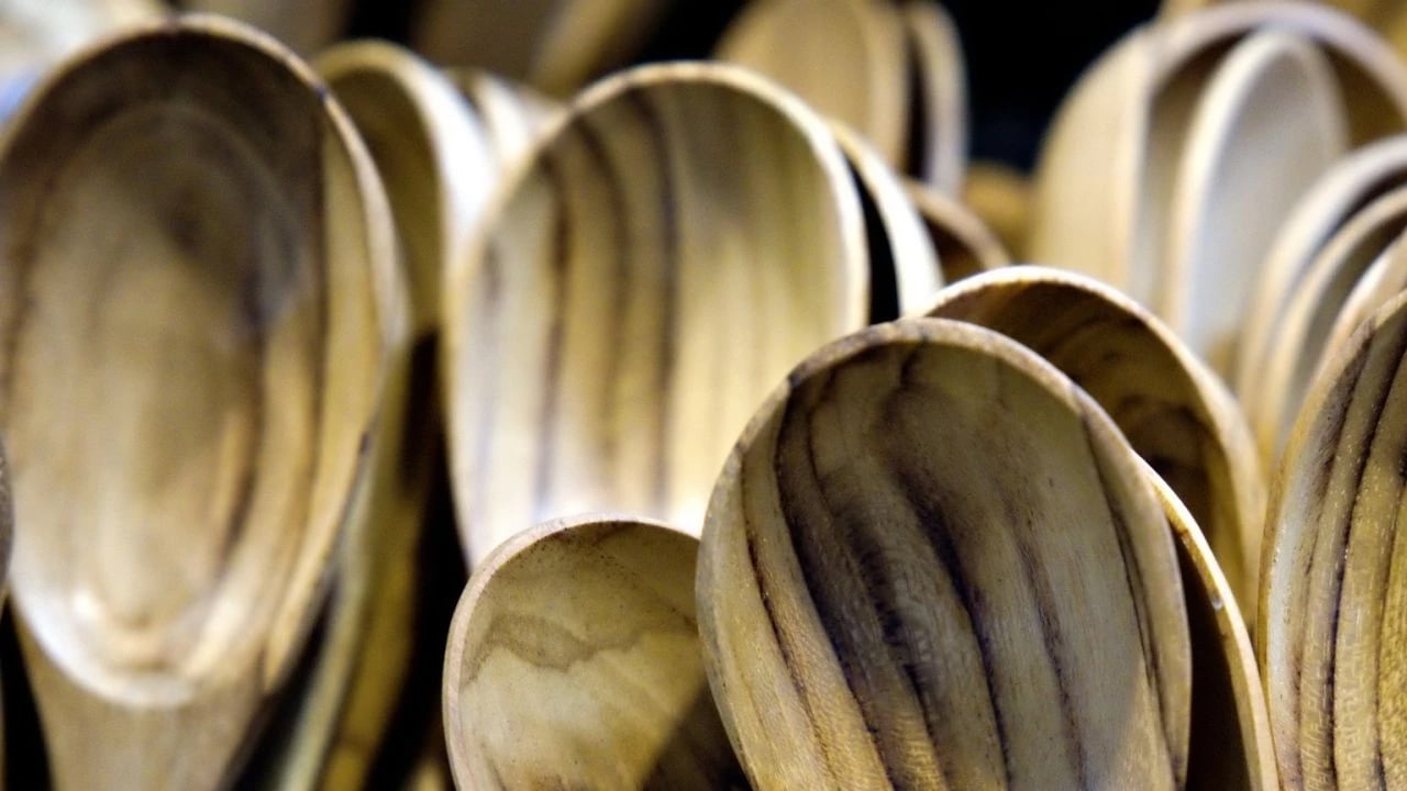 Tahta kaşıkları en iyi temizleme yöntemi! Çatlayan tahta kaşıkla yemek yapmak güvenli mi? 24 saat tamamen kurusun