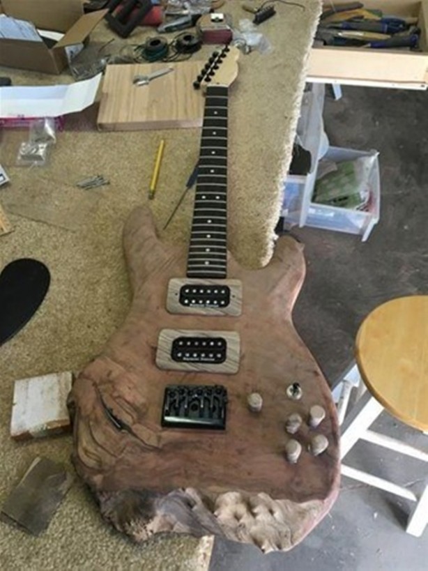 Foto - Tahta parçasını öyle bir değerlendirdi ki!