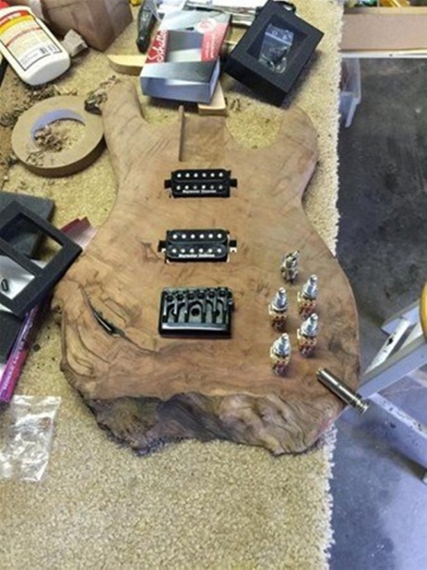 Foto - Tahta parçasını öyle bir değerlendirdi ki!