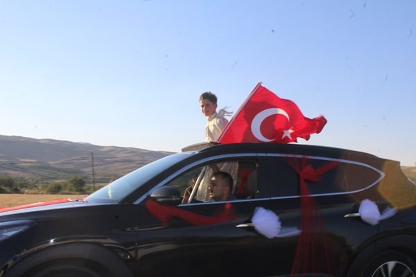 Foto - Takdir toplayan hareket! Makam aracını sünnet olan şehit oğluna tahsis etti