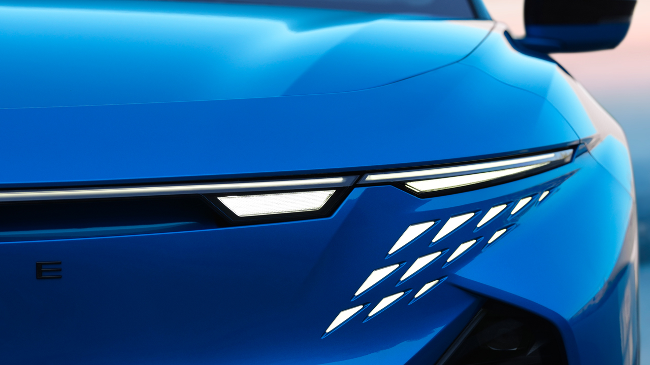 "Takım Elbiseli Yarış Otomobili" 2026’da Türkiye’de! Alpine A390’ın dünya lansmanı yapıldı! İşte özellikleri