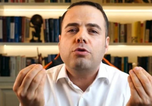 Takipçileri de kendisi gibi çıktı! Prof. Dr. Özgür Demirtaş anket sonuçlarını açıkladı