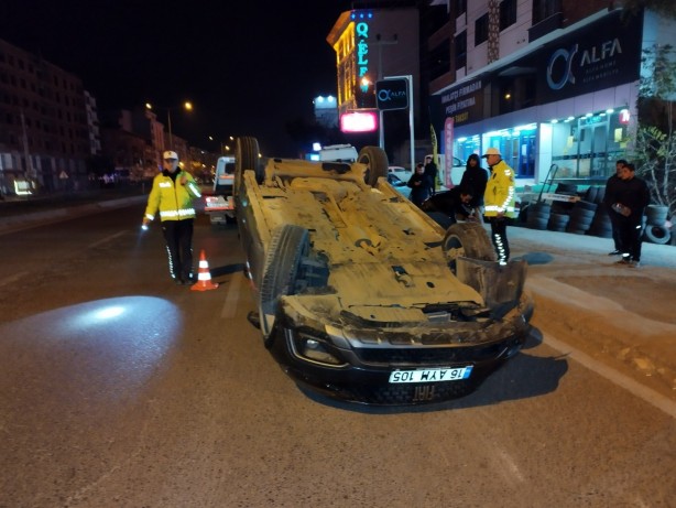 Foto - Takla atan araçtan sağ çıkıp kayıplara karıştılar!