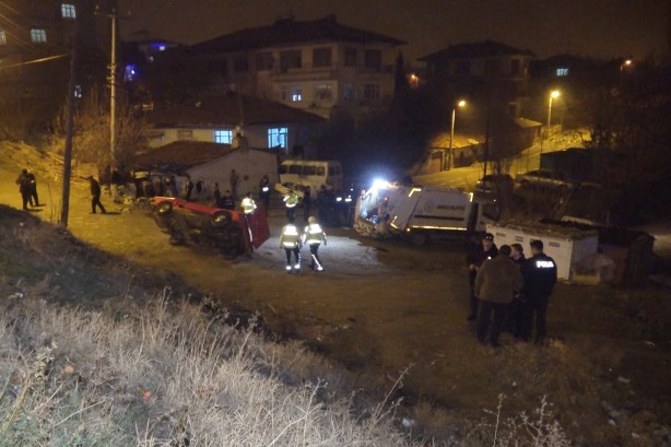 Foto - Takla atan otomobil başka bir aracın üstüne düştü!