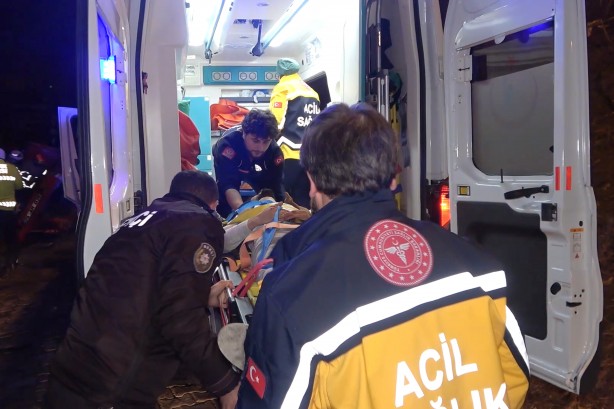 Foto - Takla atan otomobil başka bir aracın üstüne düştü!