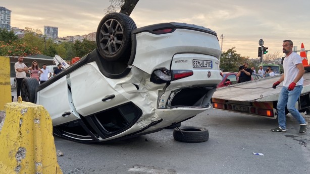 Foto - Takla atan otomobil Emniyet Müdürlüğü'nün önüne uçtu!