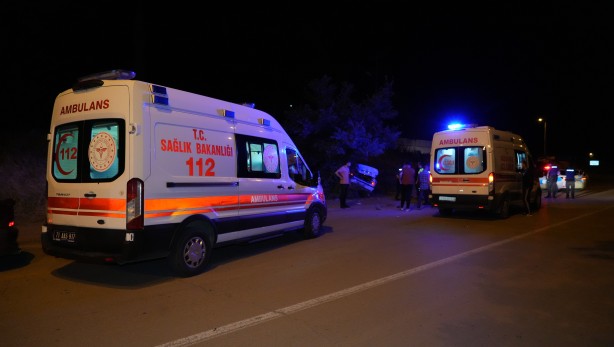 Foto - Takla atan otomobil hurdaya döndü: 2 yaralı