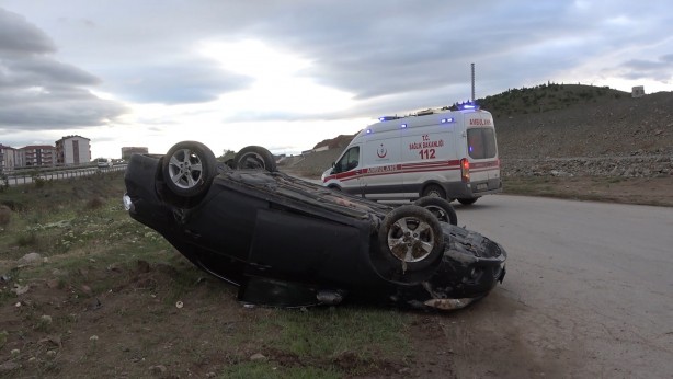 Takla atan otomobil ters döndü: Yaralılar var