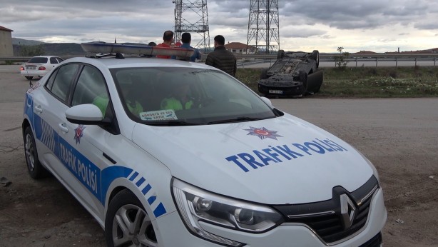 Foto - Takla atan otomobil ters döndü: Yaralılar var