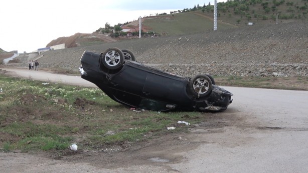 Foto - Takla atan otomobil ters döndü: Yaralılar var