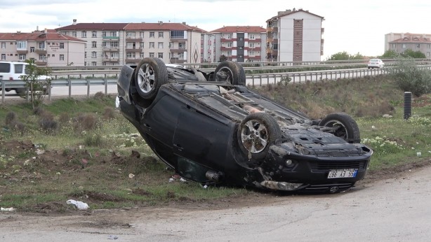 Foto - Takla atan otomobil ters döndü: Yaralılar var