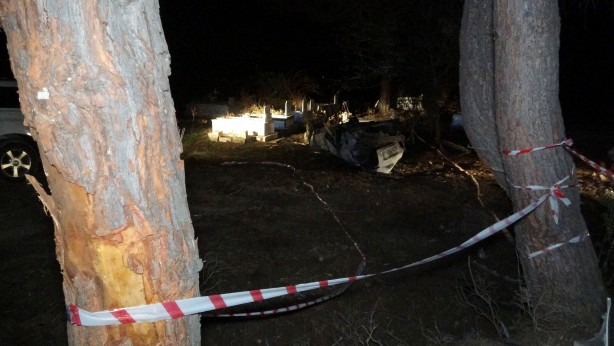 Foto - Takla atan otomobilde sıkışan sürücü yanarak can verdi!