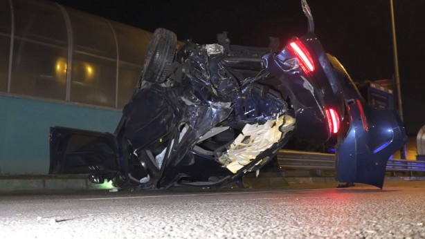 Foto - Takla atan otomobilden fırlayan kadın öldü