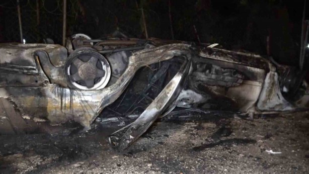 Foto - Takla atıp alev topuna döndü! Araçtan sağ çıktı, yaptığı şaşırttı