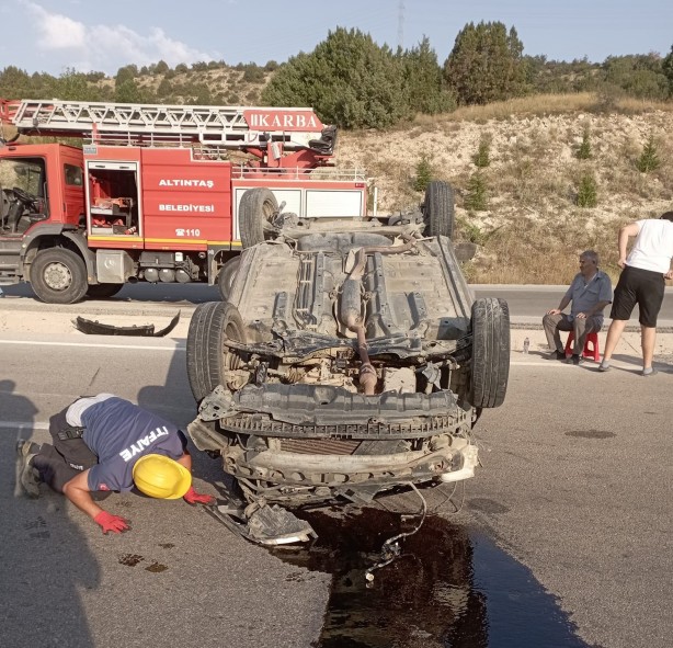 Foto - Takla attığı araçtan emniyet kemeriyle burnu kanamadan kurtuldu