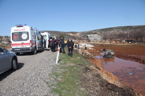 Foto - Taklalar atıp şarampole uçtu! Ölü ve yaralılar var