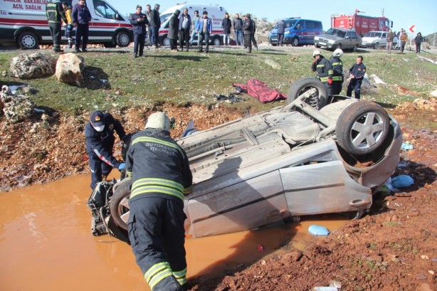 Foto - Taklalar atıp şarampole uçtu! Ölü ve yaralılar var