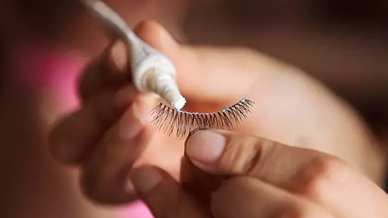 Foto - Takma kirpik kullanımında göz sağlığına dikkat: Uzmanlardan uyarı var