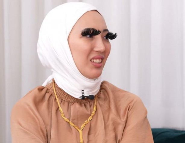 Takmayın o örtüyü artık başınıza! İyice suyunu çıkardılar! Şimdi de bu rezalet