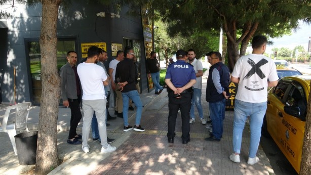 Foto - Taksici 5 yerinden bıçaklandı, meslektaşları kontak kapattı! 'Çalışmıyoruz'