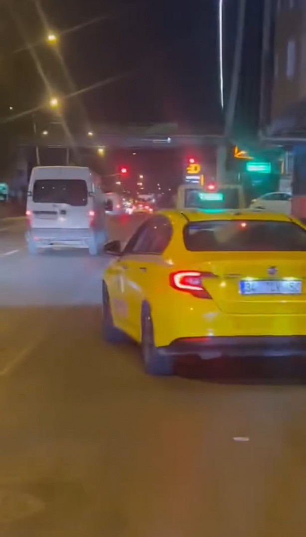 Foto - Taksiciden ahlaksız teklif! Trafikten men edin şunu