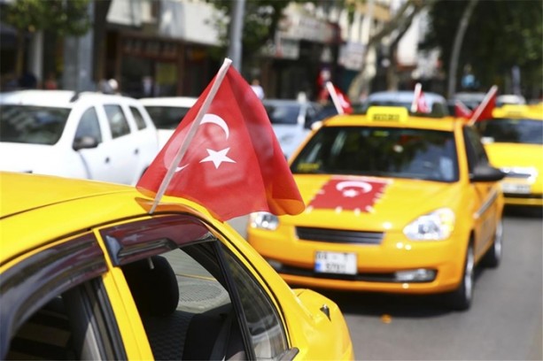 Taksiler de demokrasi nöbetinde