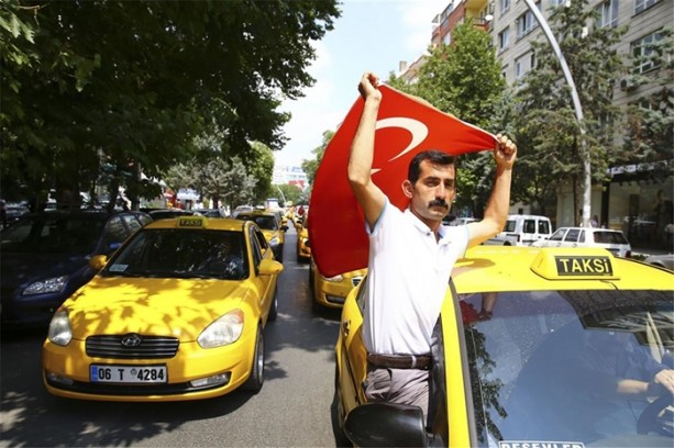 Foto - Taksiler de demokrasi nöbetinde
