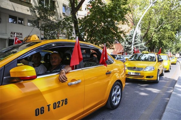 Foto - Taksiler de demokrasi nöbetinde