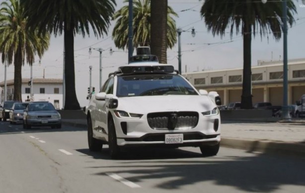 Foto - Taksilerin sonu mu geliyor? Waymo, robotaksileri rekor kırdı